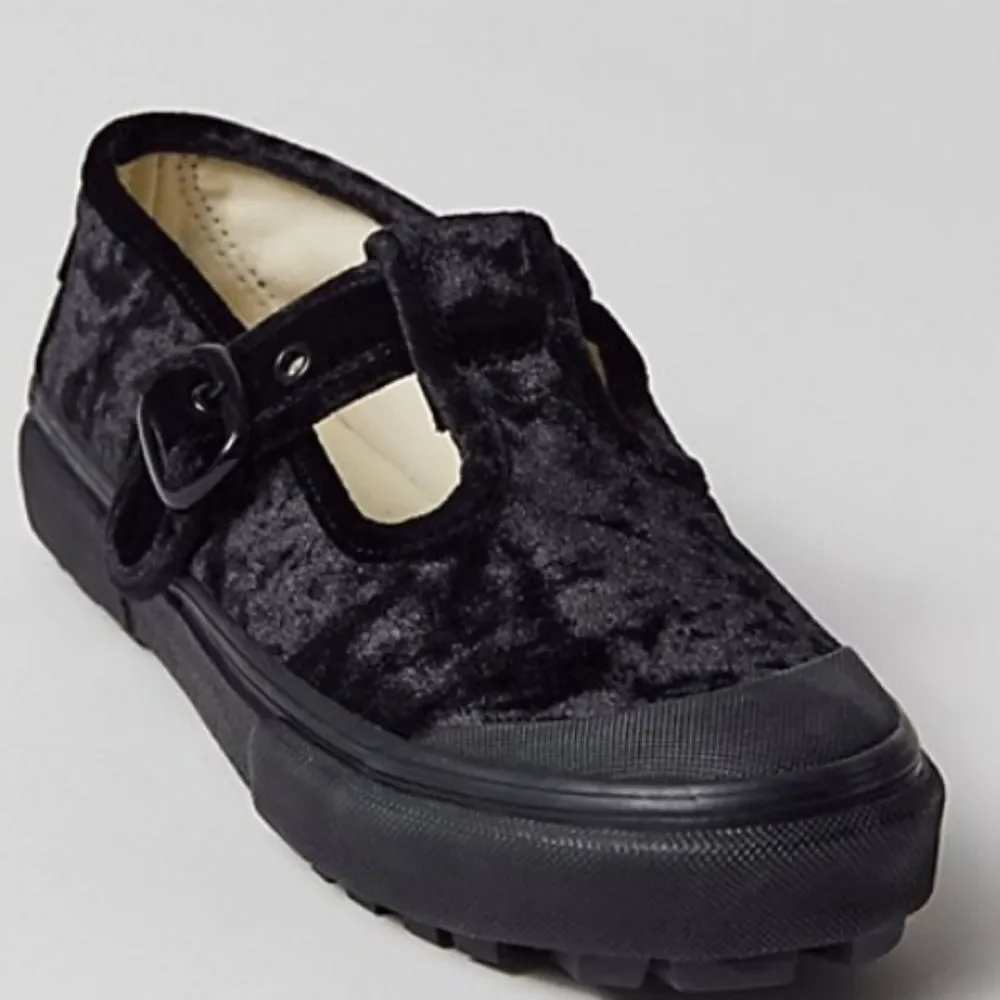 Vans Style 93 Velvet Mary‎ Jane Sneaker- Black